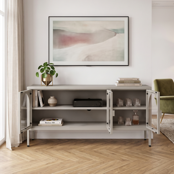 Vitrínová komoda Klippestad ocel 118x35x55 cm velbloudí barva [en.casa]