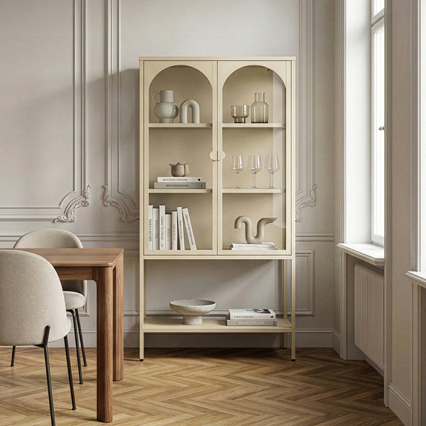 Vitrínová skříň Klippestad ocel 160x80x35 cm velbloudí barva [en.casa]