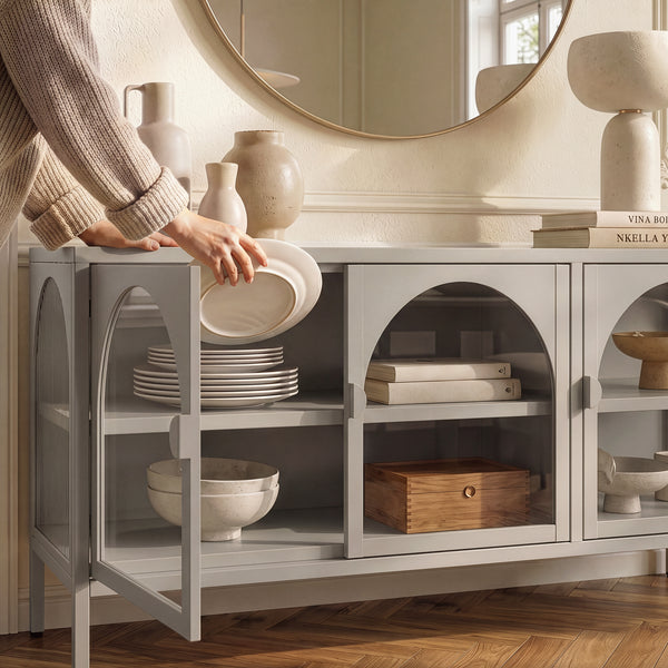 Vitrínová komoda Klippestad ocel 118x35x55 cm velbloudí barva [en.casa]