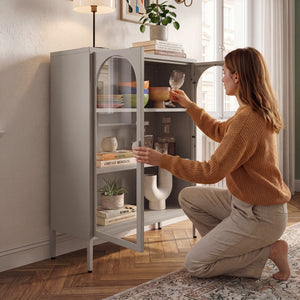 Vitrínkový sideboard Klippestad ocel 95x80x35 cm velbloudí barva [en.casa]