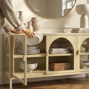 Vitrínkový sideboard Klippestad ocel 118x35x55 cm velbloudí barva [en.casa]