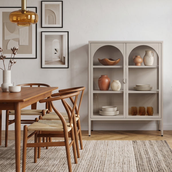 Vitrínkový sideboard Klippestad ocel 95x80x35 cm velbloudí barva [en.casa]