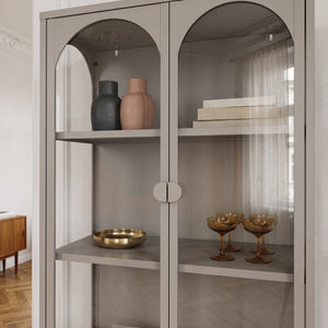 Vitrínová skříň Klippestad ocel 160x80x35 cm velbloudí barva [en.casa]